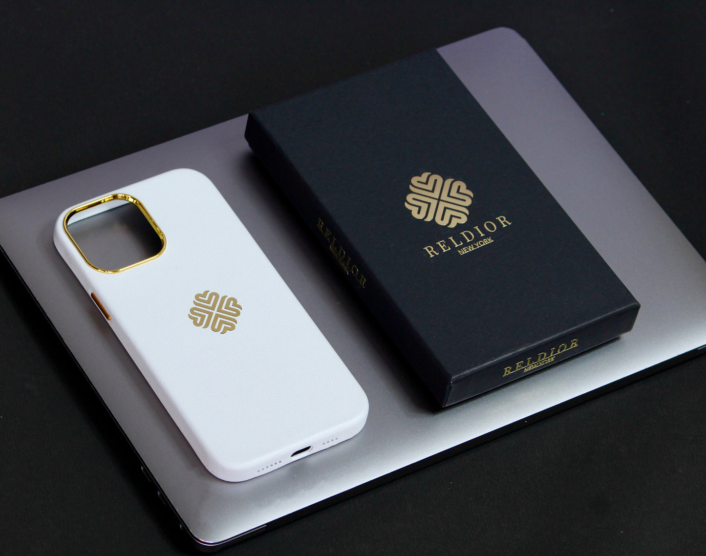 MagSafe Pure White apple phone cover