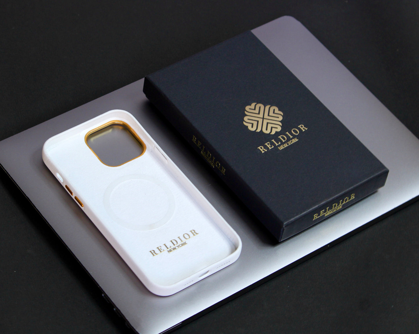 Pure White MagSafe iphone 12 case