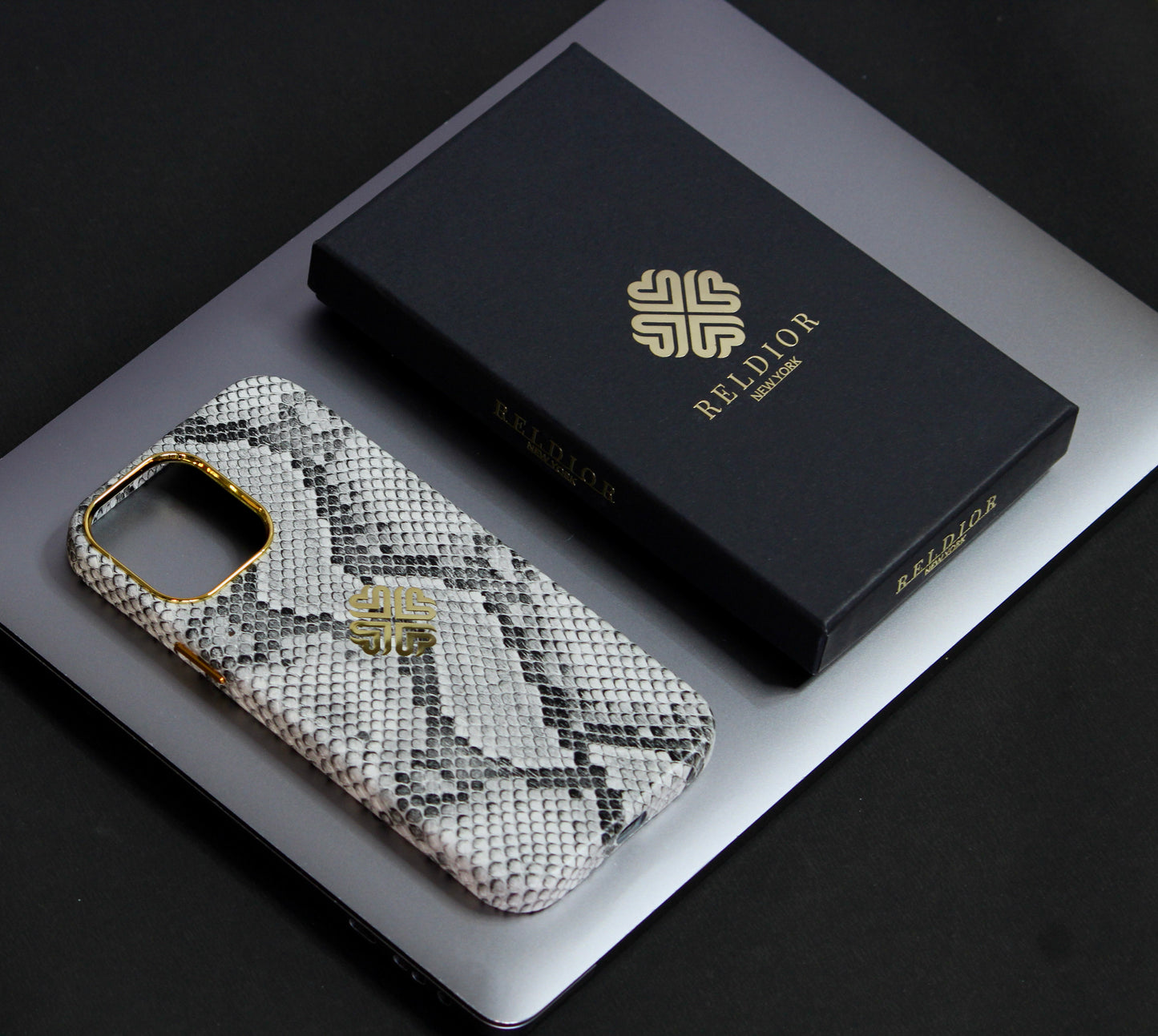 MagSafe apple original cover india