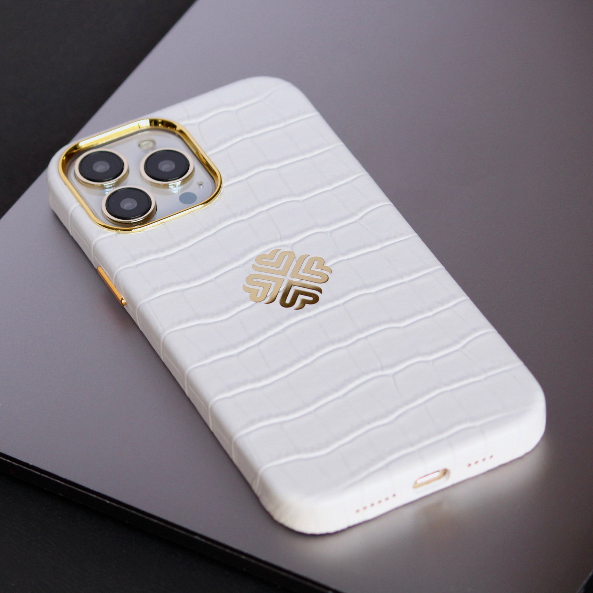 Wrinkle Embossed Electroplated Phone Case