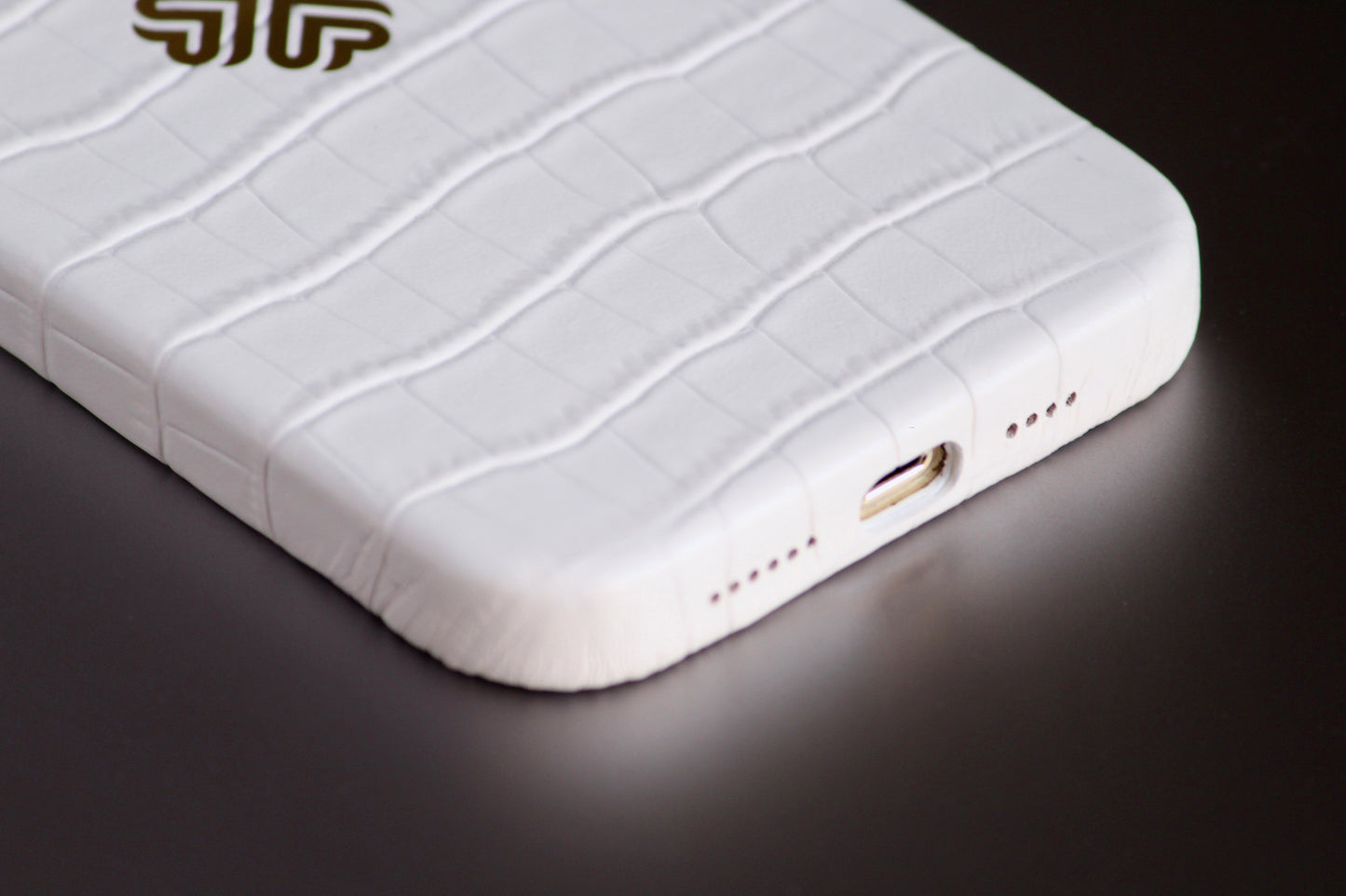 Rich White Leather iPhone Cover by Reldior
